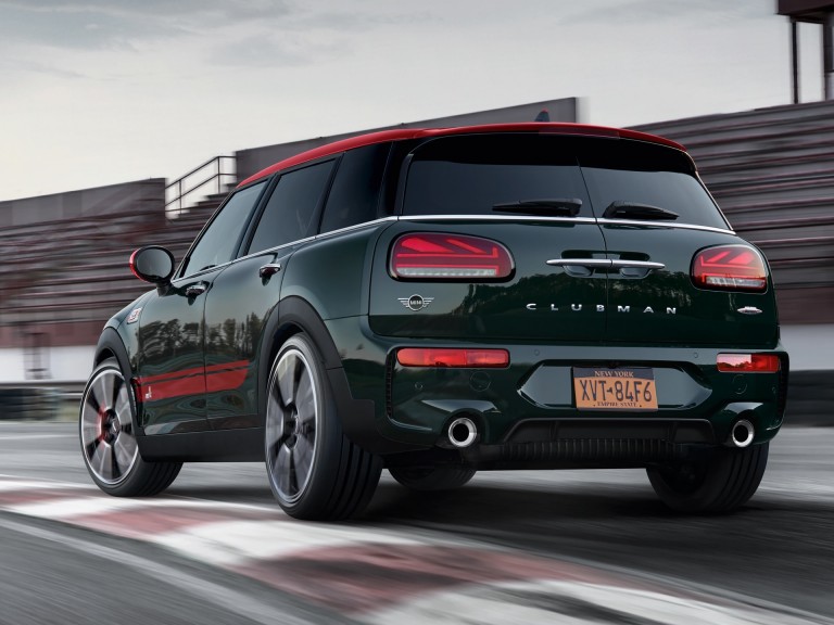 MINI John Cooper Works Clubman – vert et rouge – vue arrière