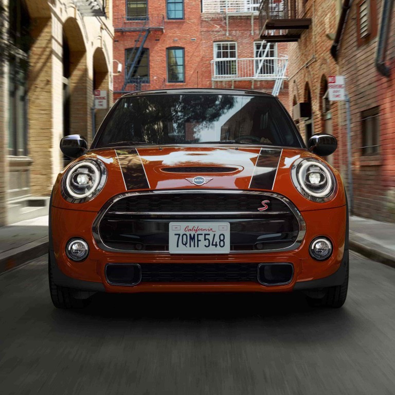 MINI HATCH 3 PORTES – VUE DE FACE